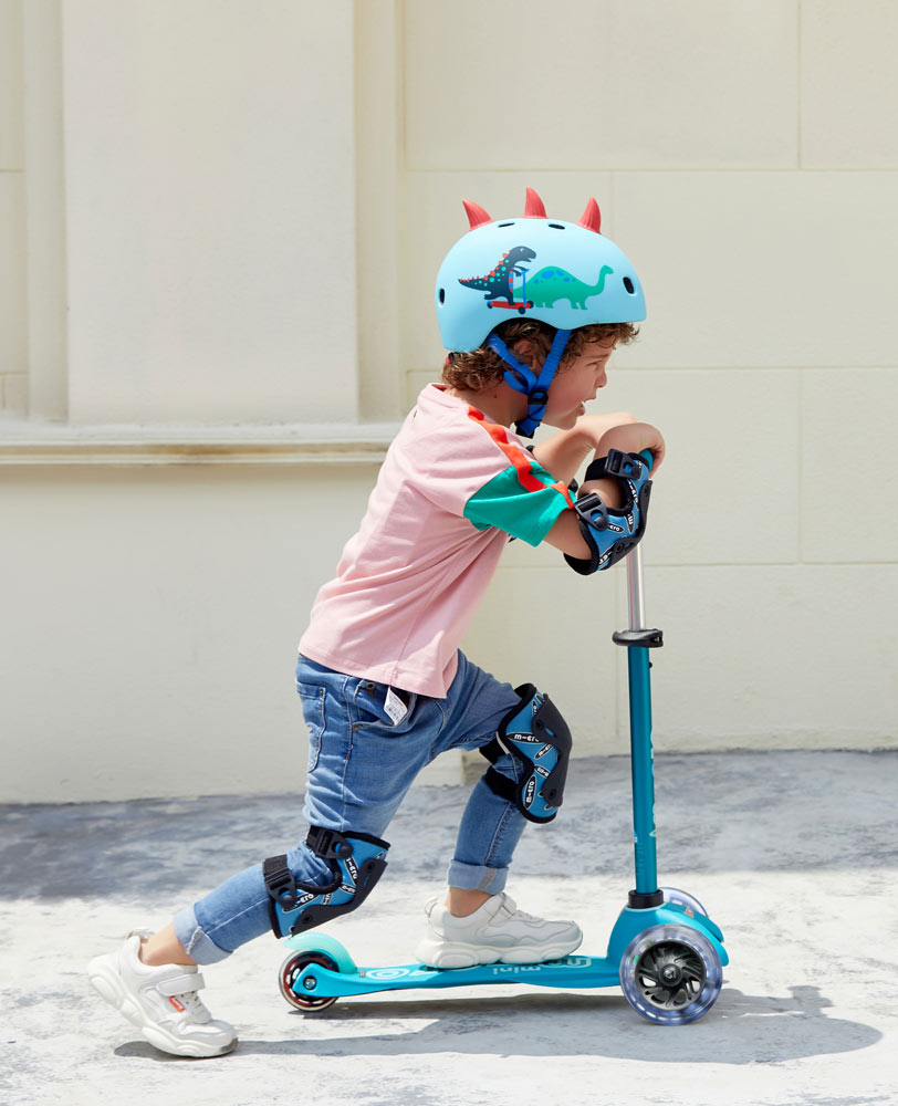 preschool on his aqua mini deluxe scooter with led wheels